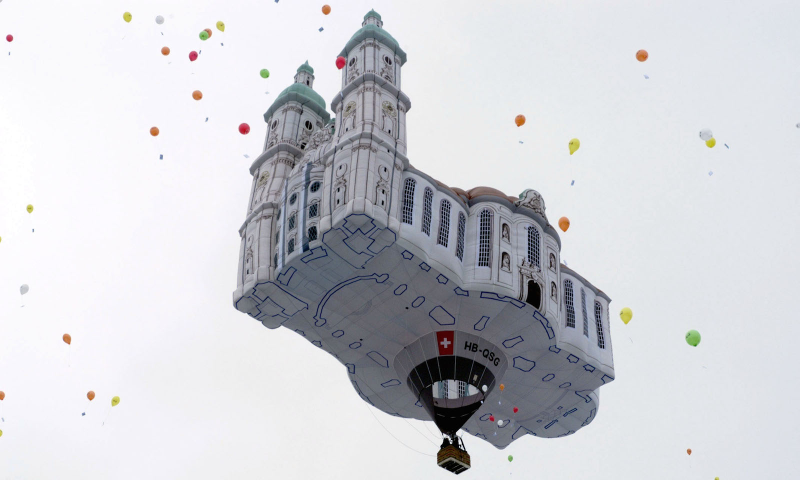 Illustration for article titled The Strangest Hot-Air Balloons To Ever Grace The Skies
